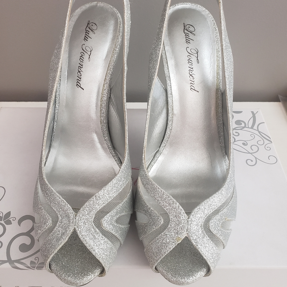 Silver Heels - Picture 3 of 8